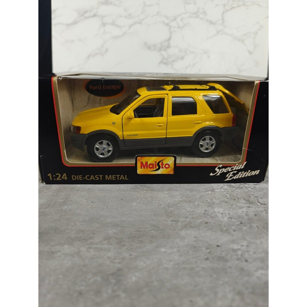 Maisto Diecast Ford Escape 1/24 Scale In Box NIB 1st Gen Special Edition SUV